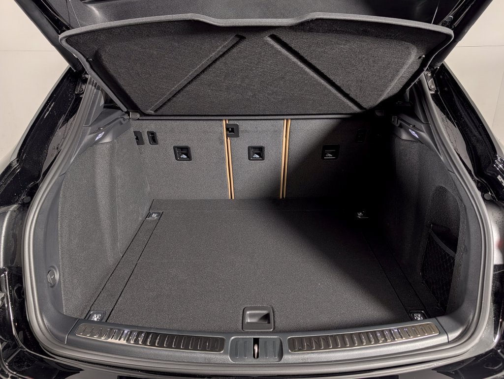New 2026 Porsche Macan AWD/4WD image 17