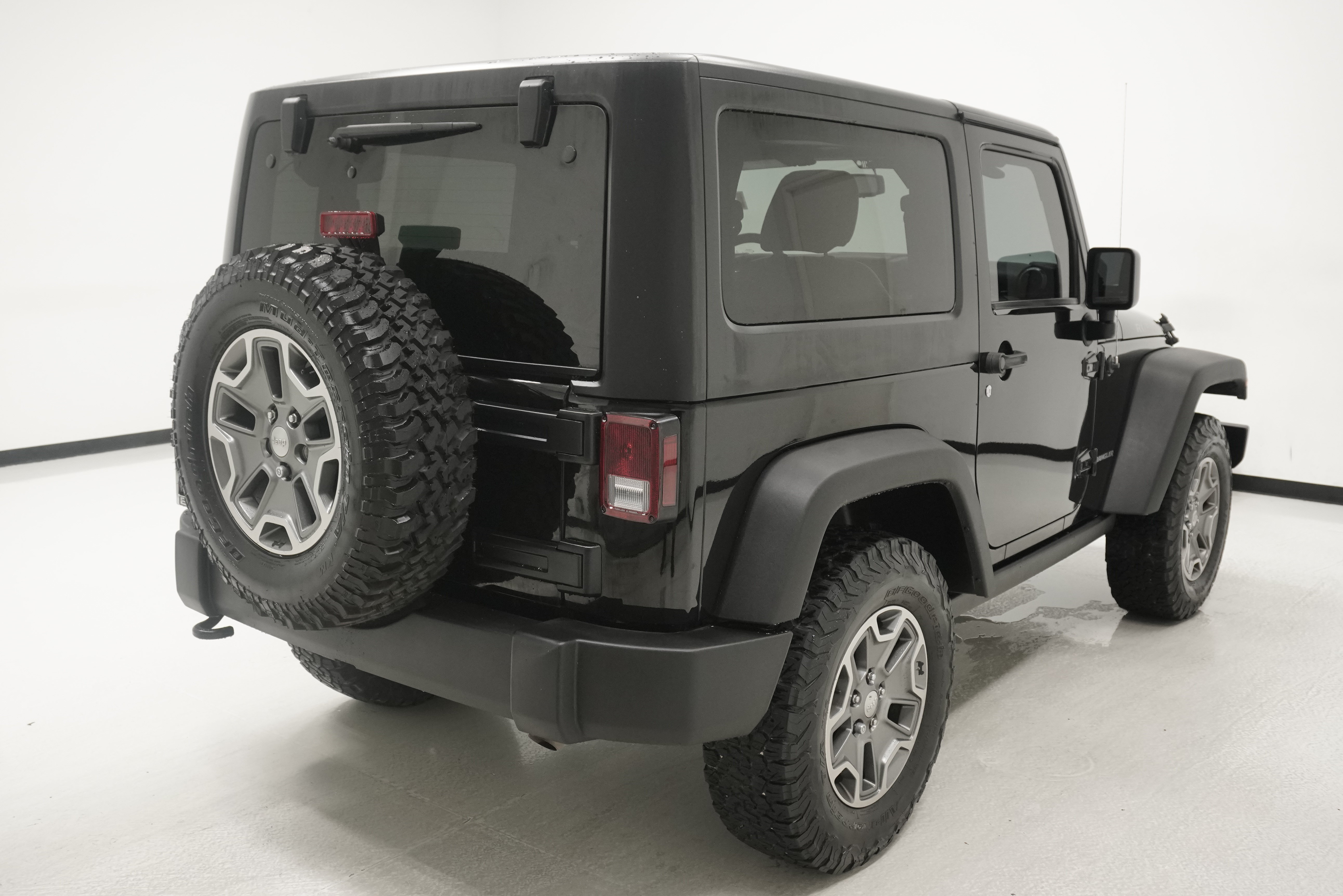 Used 2017 Jeep Wrangler Rubicon w/ Power Convenience Group AWD/4WD image 4