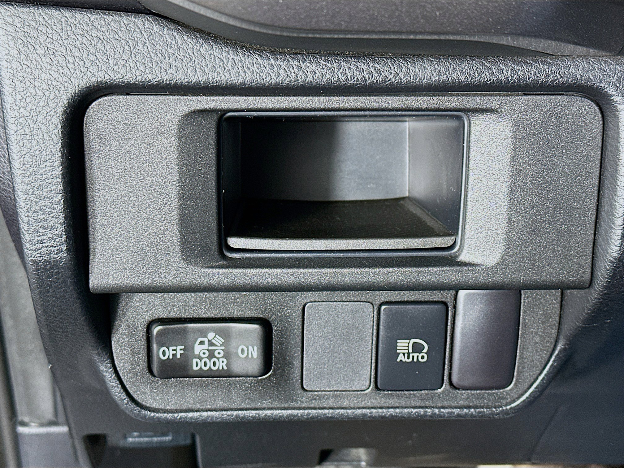 Used 2018 Toyota Tacoma SR5 RWD image 17