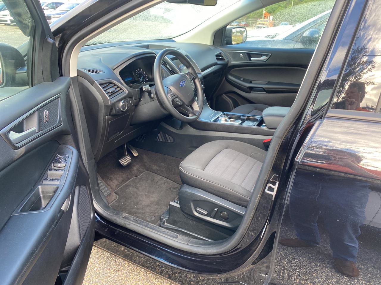 Used 2020 Ford Edge SE image 8