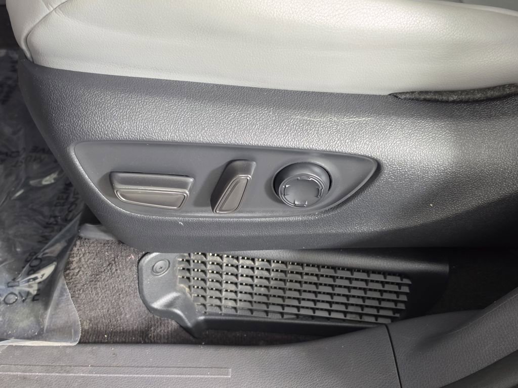 Certified 2024 Toyota Sienna XLE w/ XLE Plus Package FWD image 9