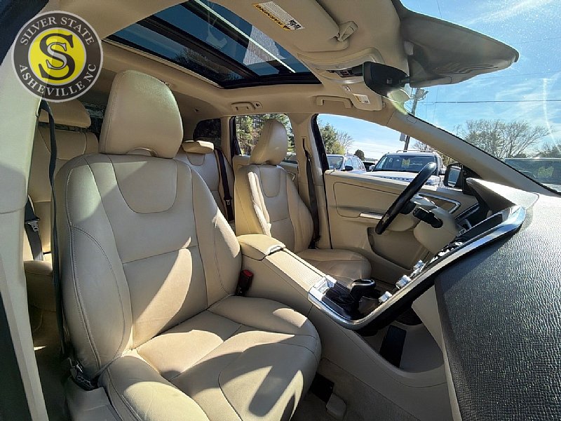 Used 2016 Volvo XC60 T5 Premier w/ Proximity Package AWD/4WD image 18