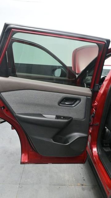 Used 2023 Nissan Rogue S FWD image 13