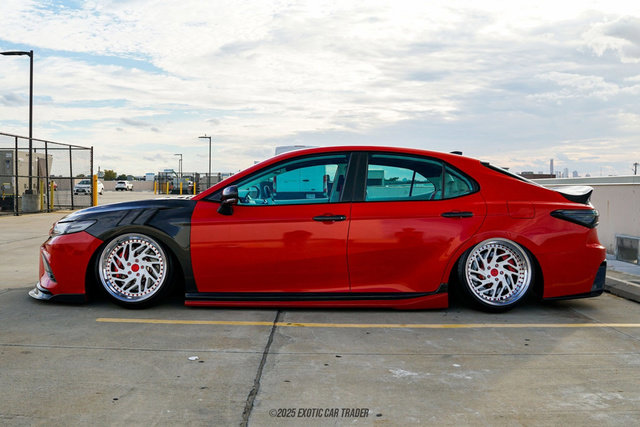 Used 2019 Toyota Camry XSE image 3