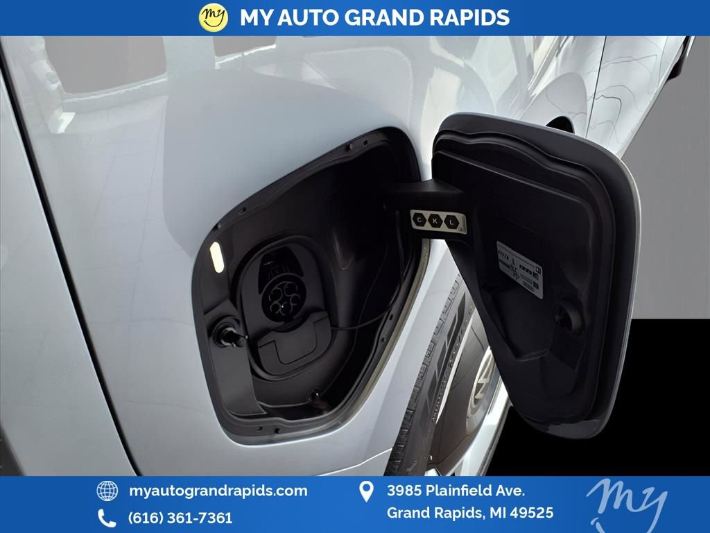 Used 2025 Volkswagen ID. Buzz Pro S RWD image 22