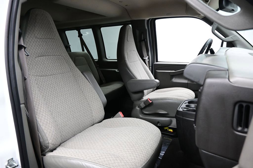 Used 2025 Chevrolet Express 3500 LT w/ LT Preferred Equipment Group RWD image 11