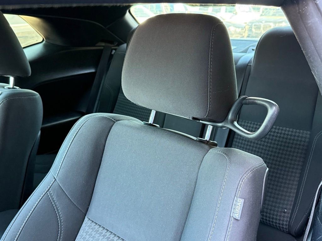 Used 2018 Dodge Challenger SXT image 2