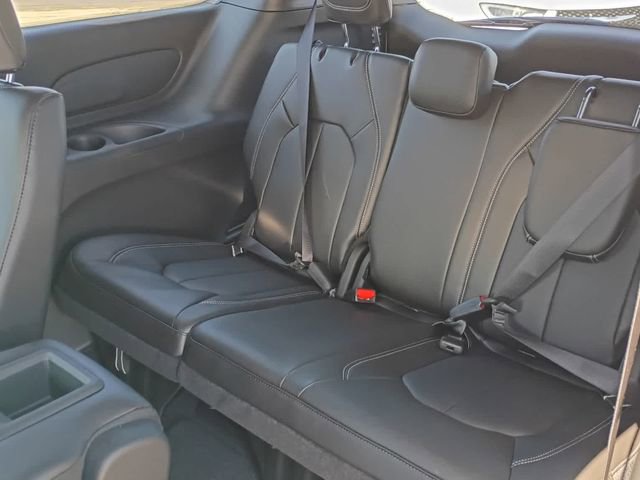 New 2026 Chrysler Pacifica Select FWD image 13