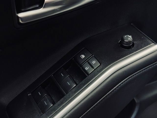 Used 2025 Toyota Highlander XLE image 13