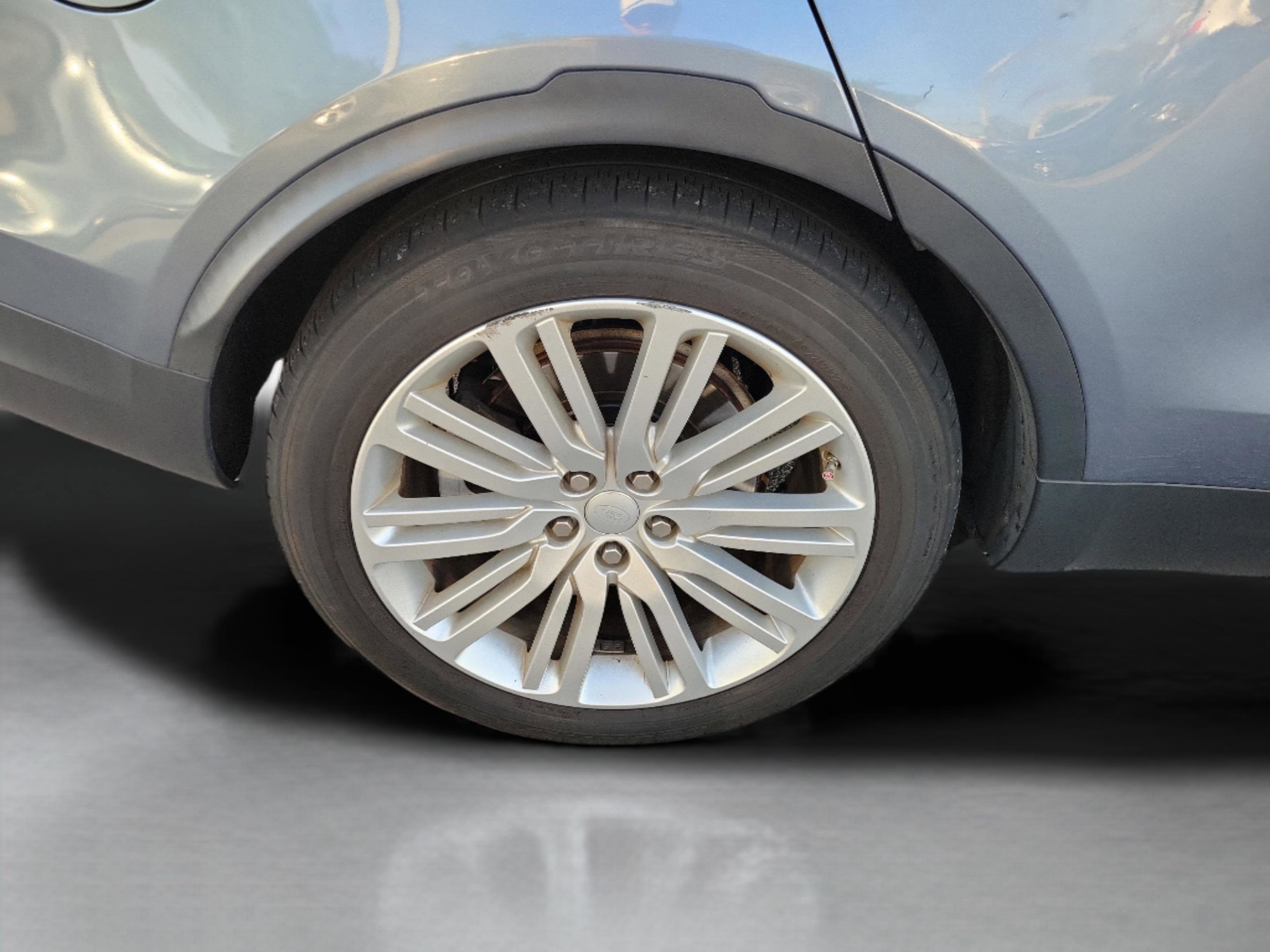 Used 2018 Land Rover Discovery HSE Luxury image 18