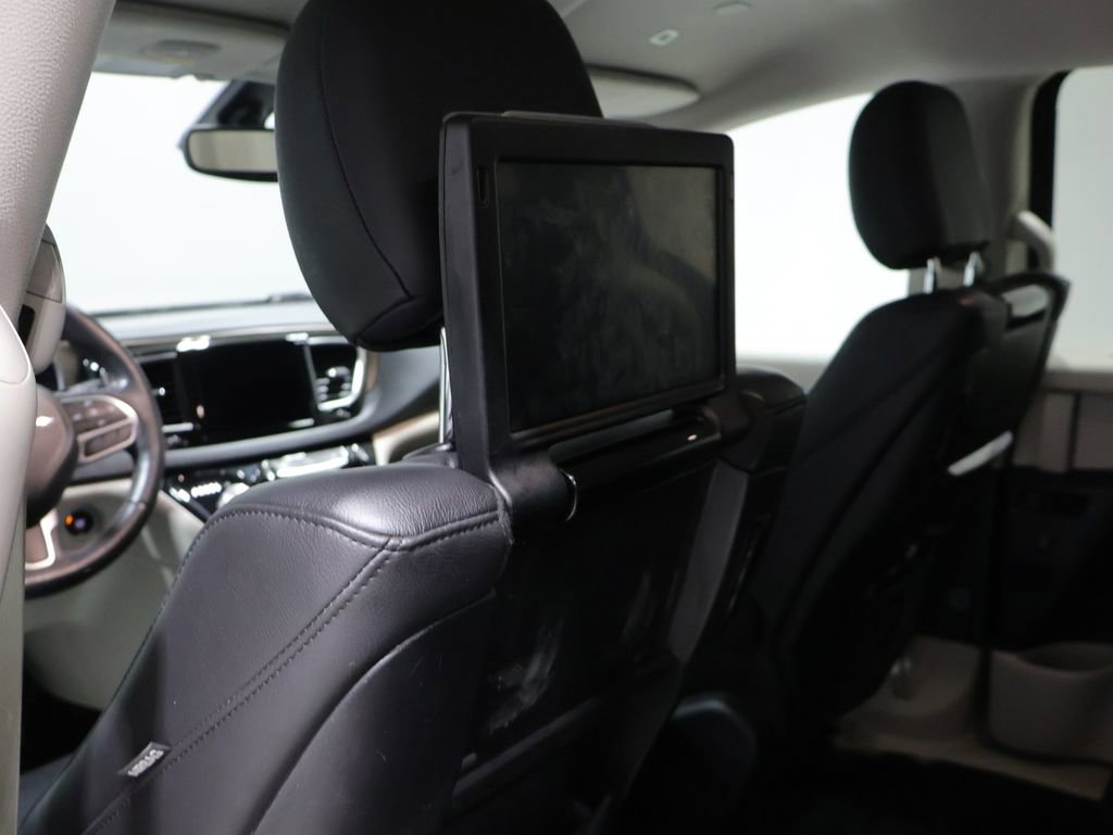 Used 2018 Chrysler Pacifica Touring-L Plus FWD image 19