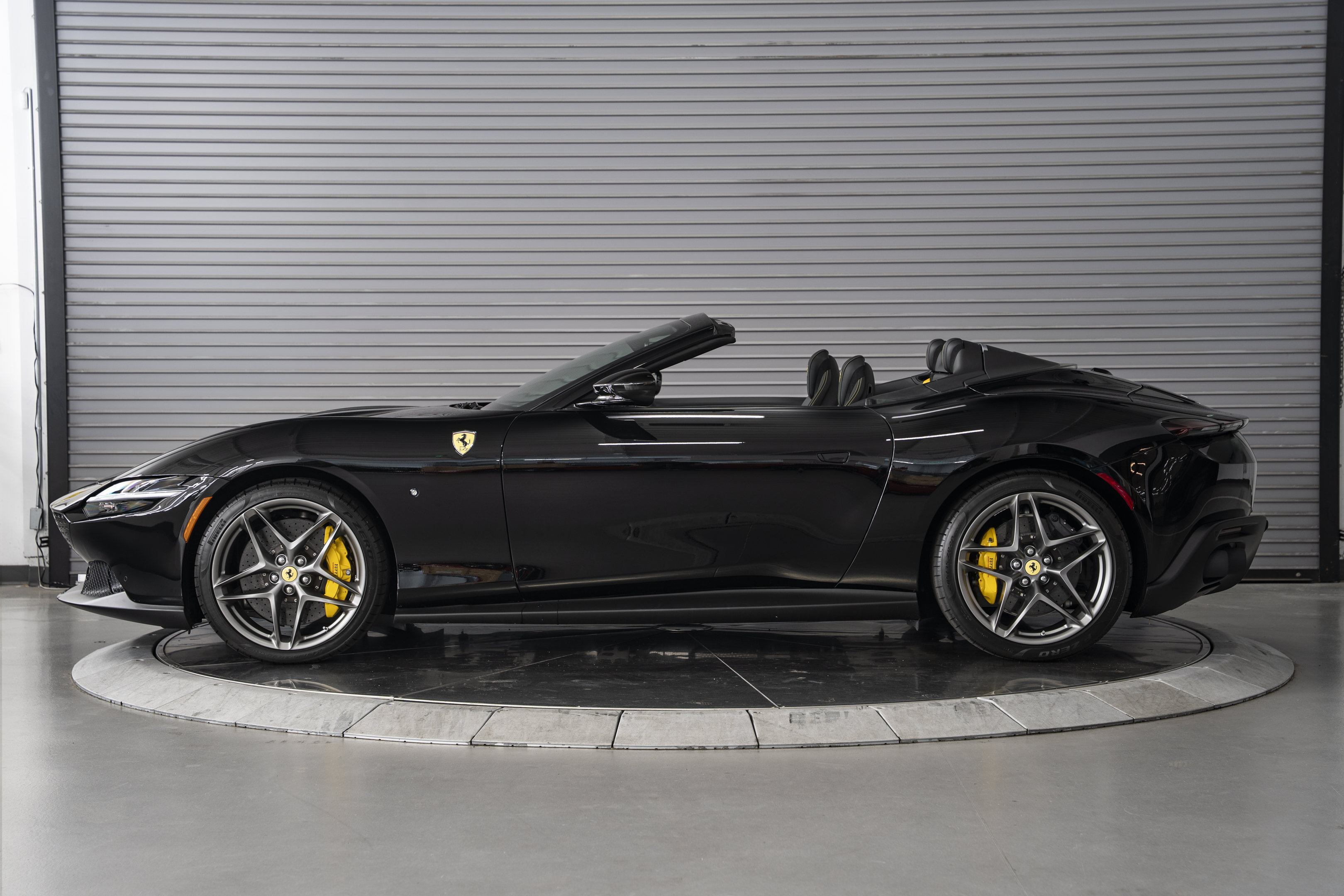 Used 2026 Ferrari Roma Spider RWD image 2