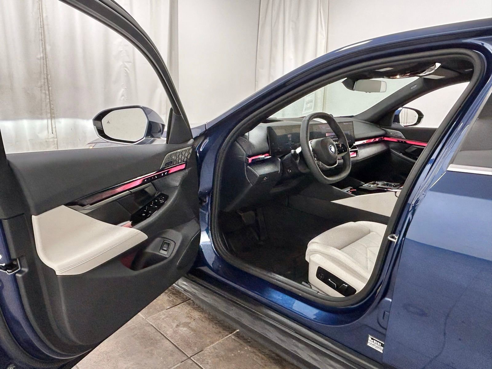 Used 2026 BMW i5 eDrive40 w/ Premium Package image 24
