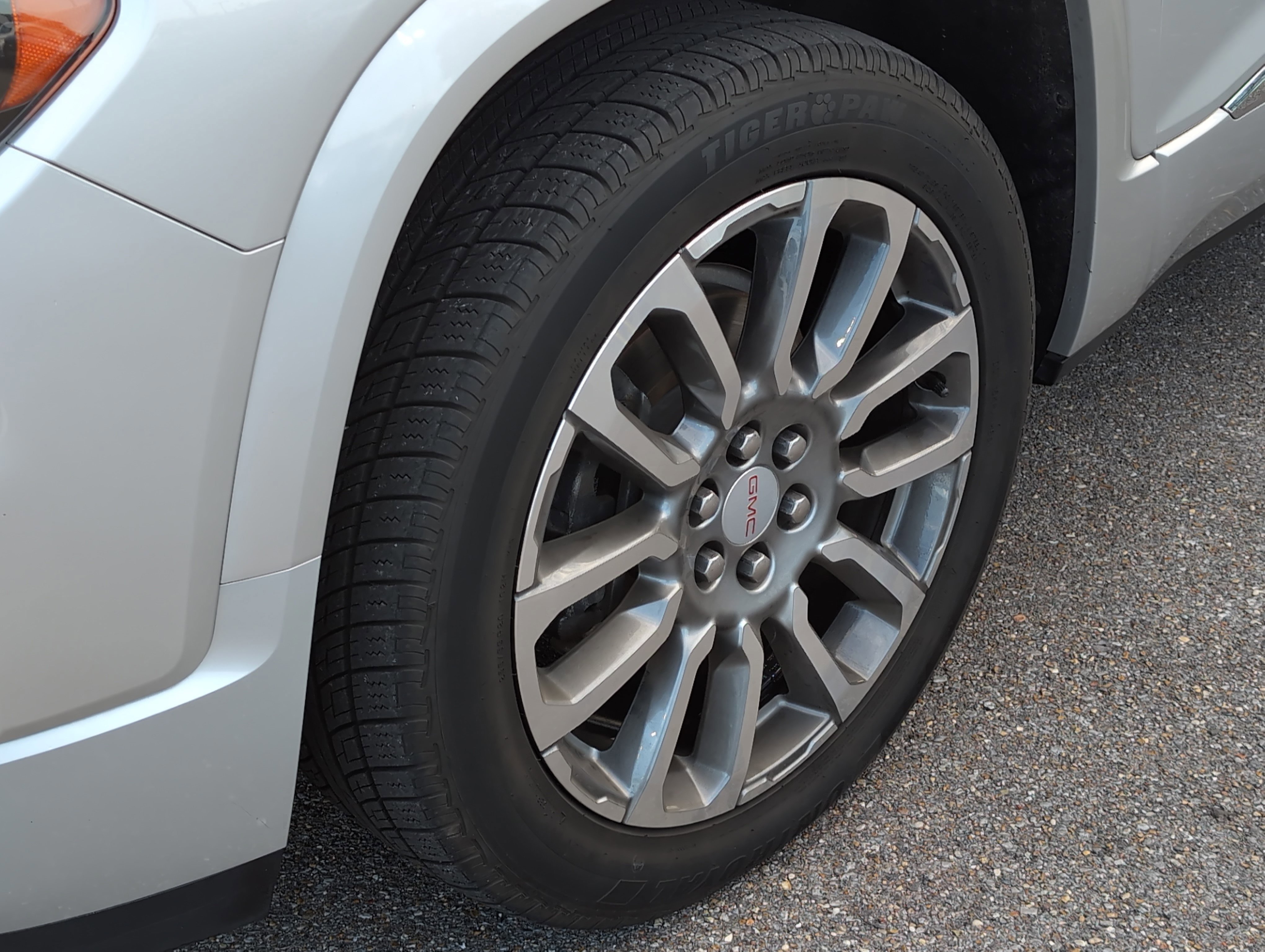 Used 2020 GMC Acadia Denali w/ LPO, Floor Liner Package image 34