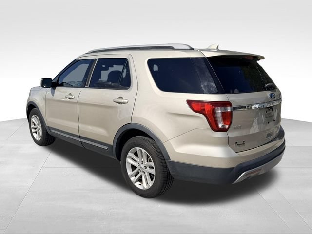 Used 2017 Ford Explorer XLT w/ Equipment Group 202A FWD image 7