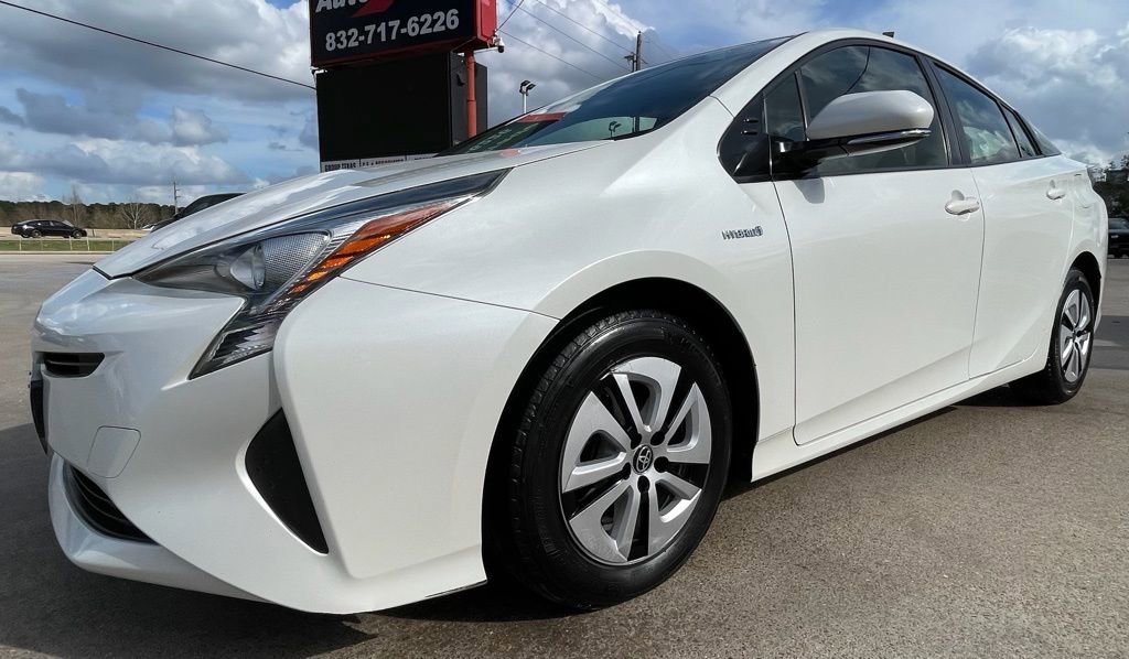 Used 2017 Toyota Prius Three w/ Carpet Mat Package image 4