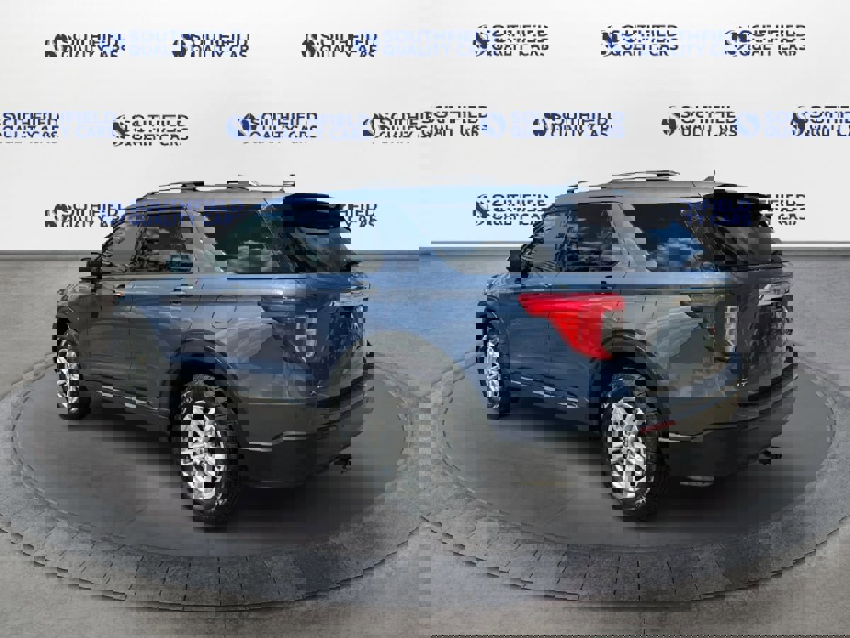 Used 2021 Ford Explorer XLT image 4
