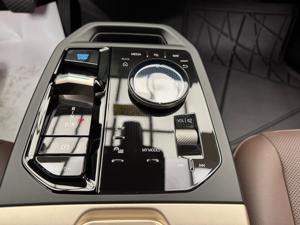 Used 2026 BMW iX xDrive45 image 17