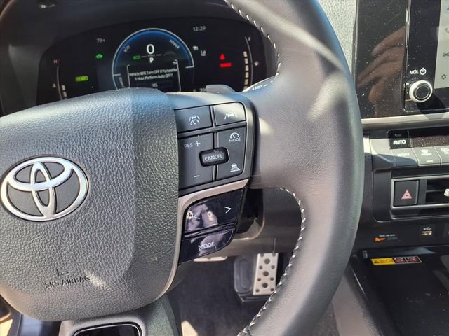 Used 2025 Toyota Camry SE image 19