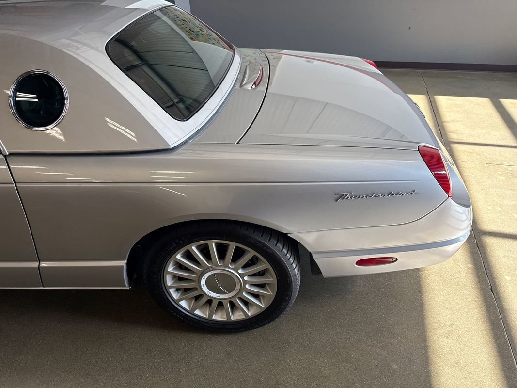 Used 2004 Ford Thunderbird image 56