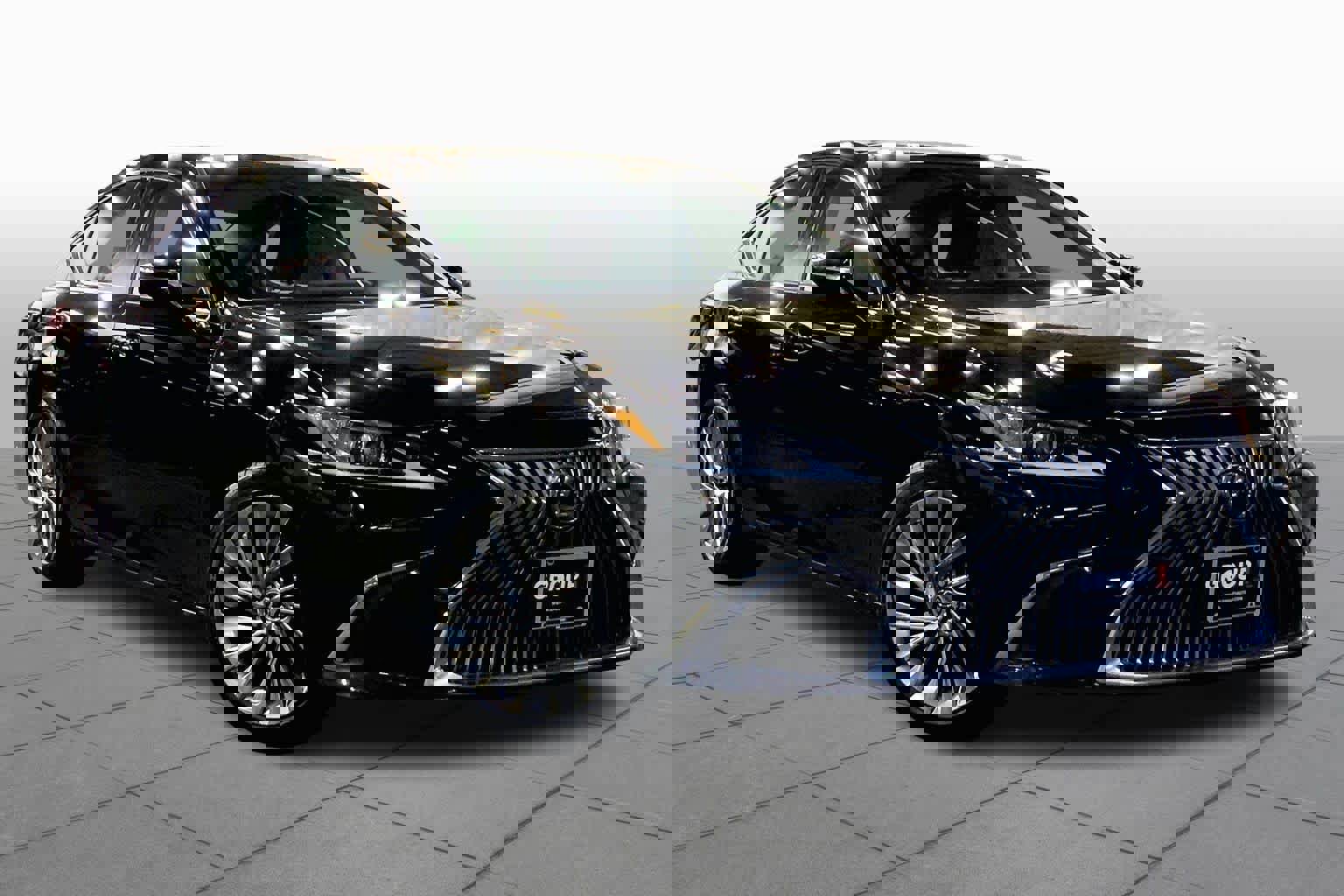 Used 2019 Lexus ES 350 w/ Luxury Package image 2