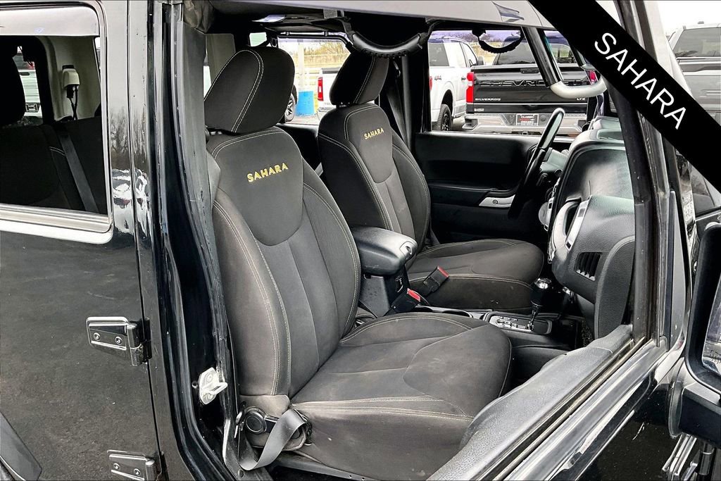 Used 2016 Jeep Wrangler Unlimited Sahara w/ Connectivity Group image 26