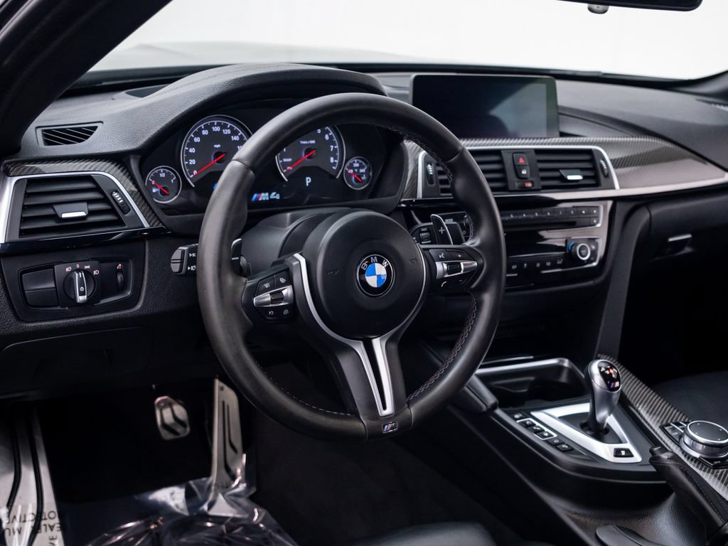 Used 2018 BMW M4 Convertible RWD image 11