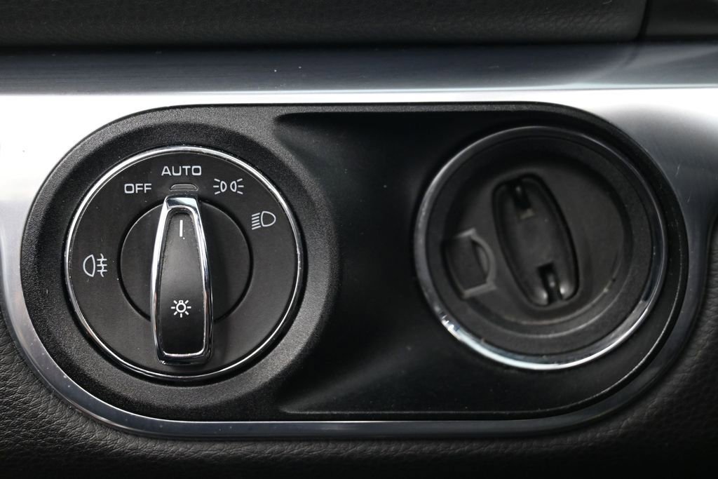 Certified 2016 Porsche Boxster RWD image 19