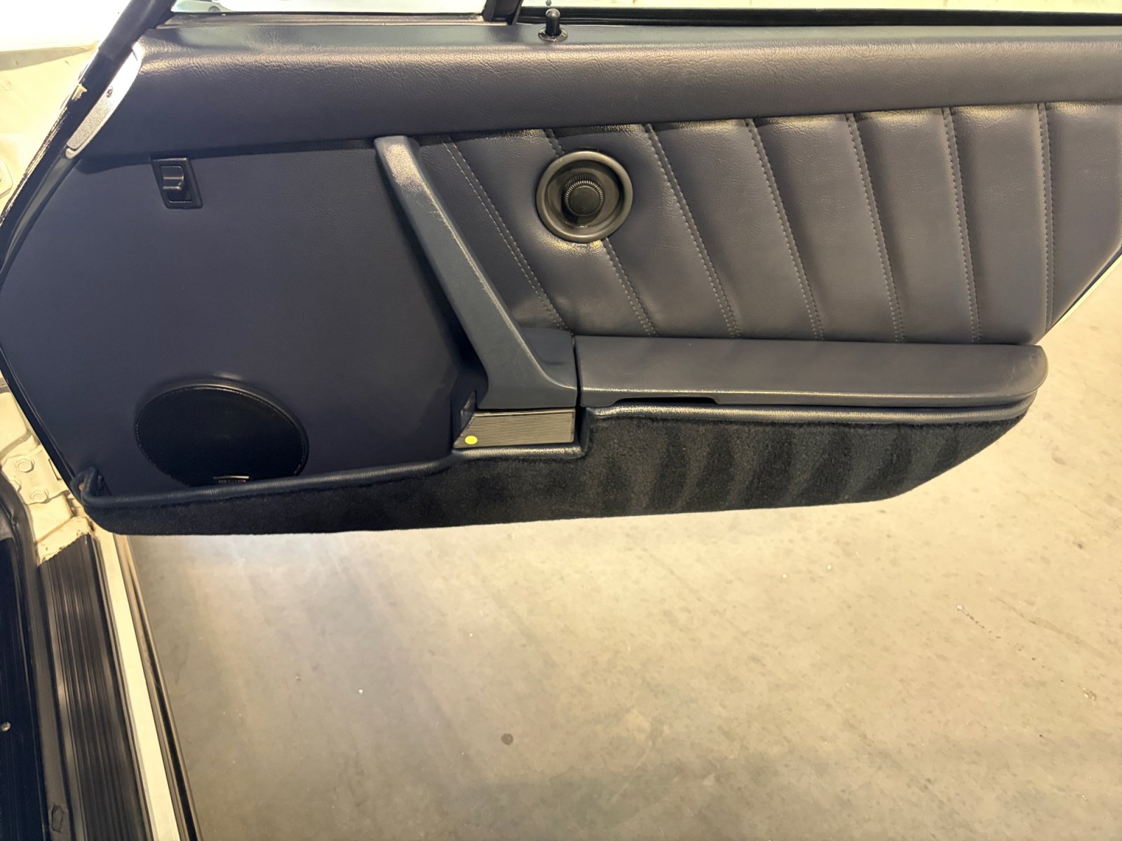 Used 1987 Porsche 911 Carrera RWD image 24
