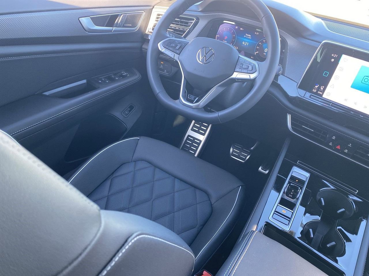 New 2026 Volkswagen Atlas Cross Sport SEL Premium R-Line image 10