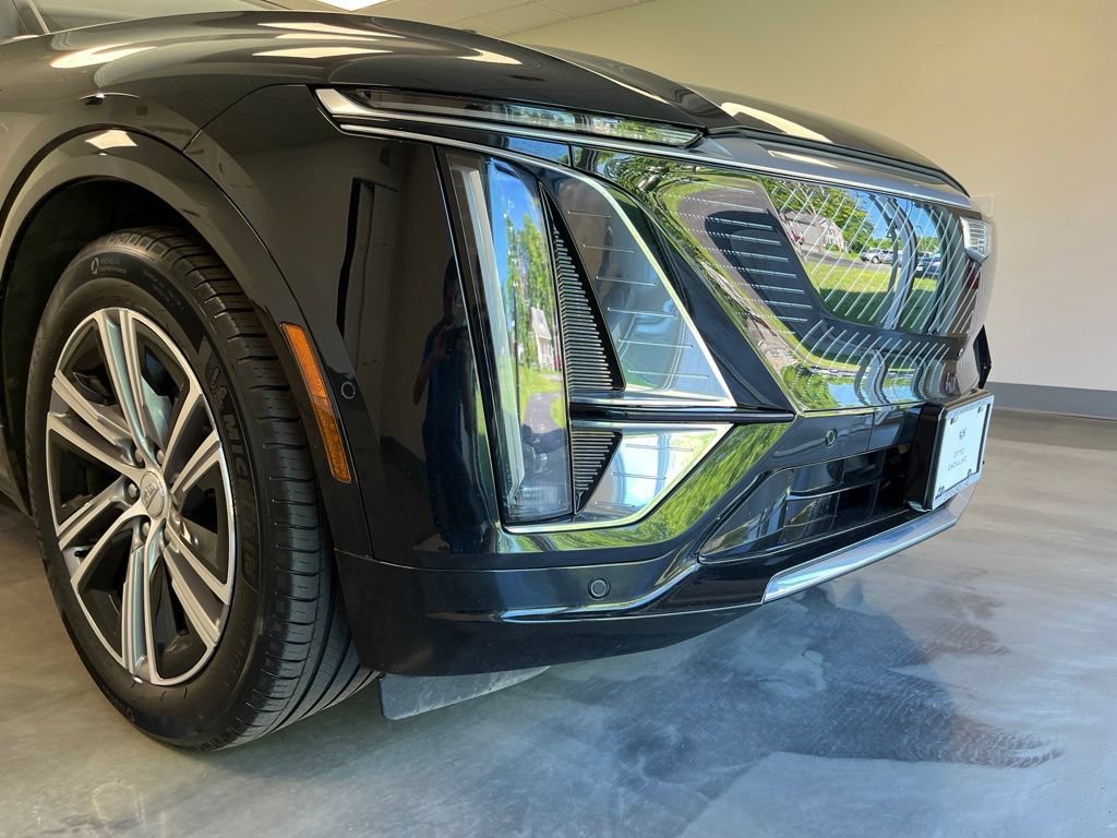 Certified 2024 Cadillac Lyriq Luxury AWD/4WD image 6