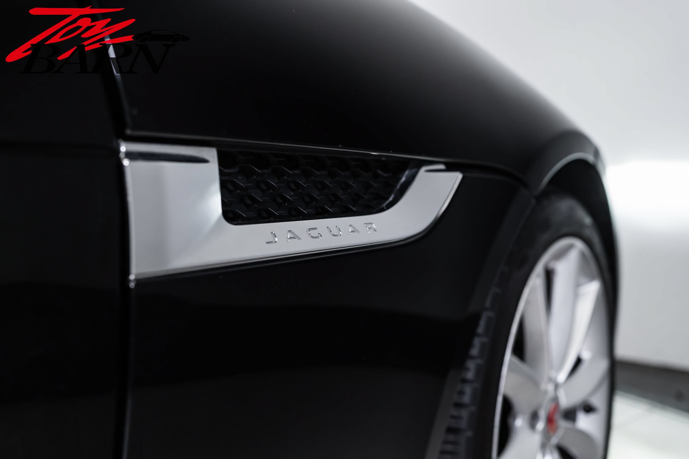 Used 2019 Jaguar F-TYPE Coupe RWD image 12