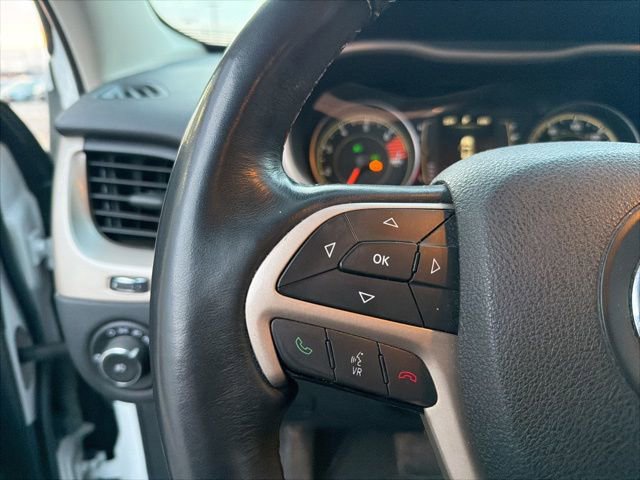 Used 2016 Jeep Cherokee Latitude w/ Cold Weather Group image 18