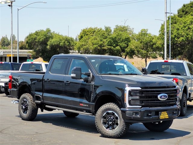 New 2025 Ford F250 Platinum w/ Tremor Off-Road Package