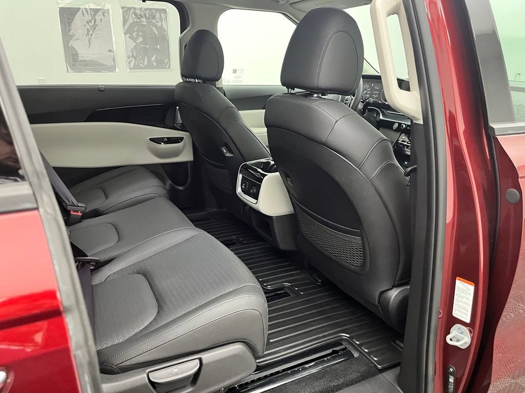 Used 2024 Kia Carnival SX Prestige FWD image 36