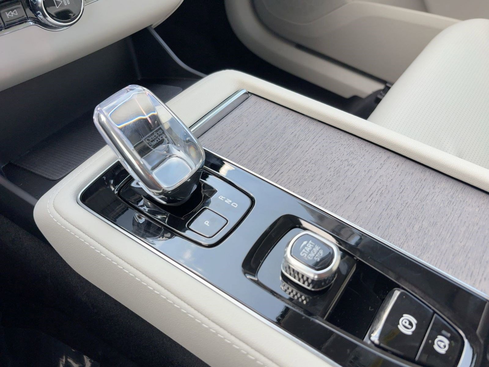 New 2026 Volvo XC90 B6 Ultra image 18