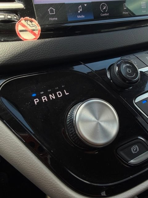 Used 2024 Chrysler Pacifica Touring-L FWD image 15