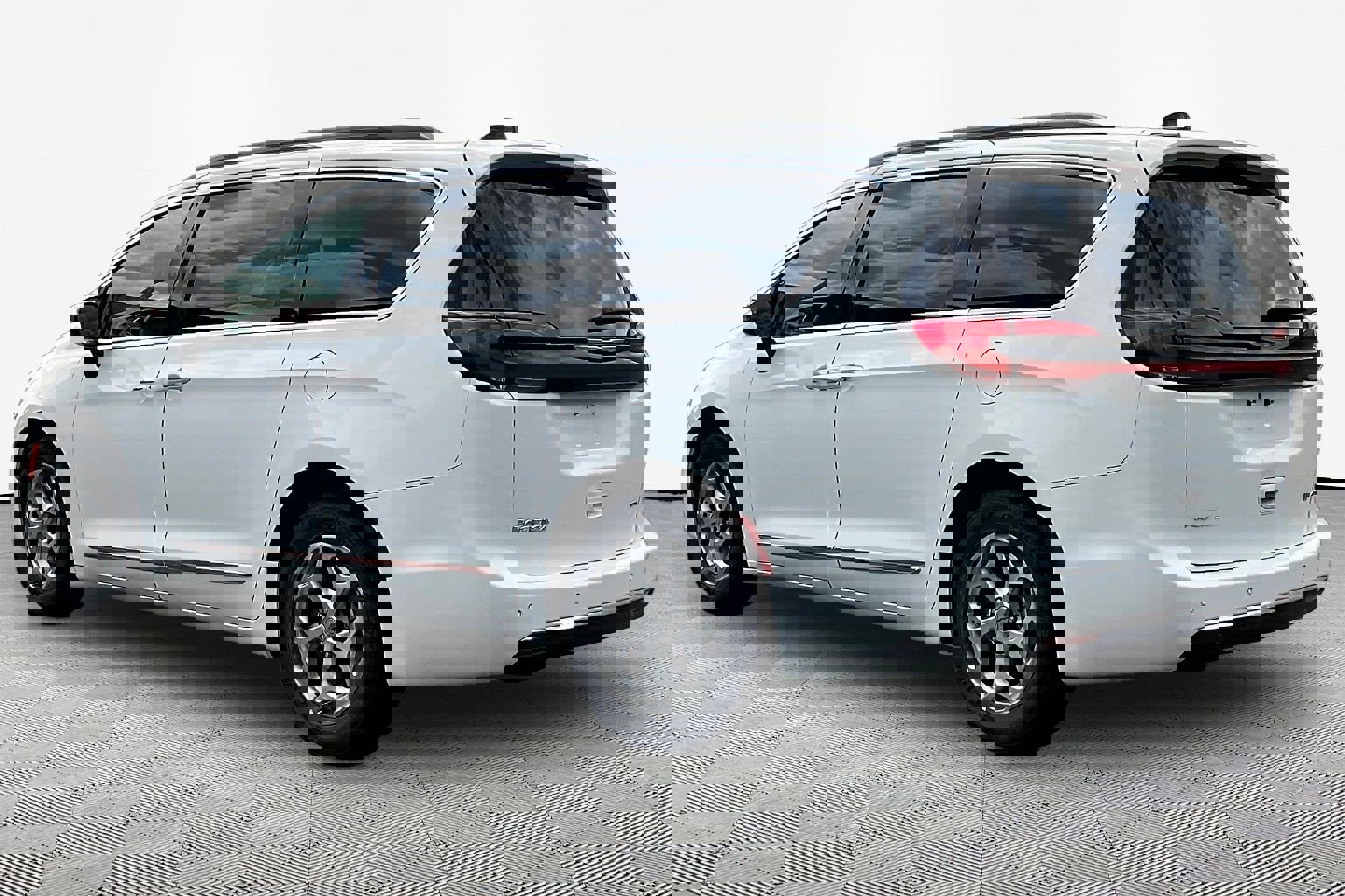 Used 2023 Chrysler Pacifica Limited image 4