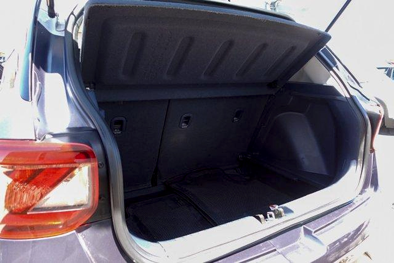 Used 2021 Hyundai Venue FWD image 29