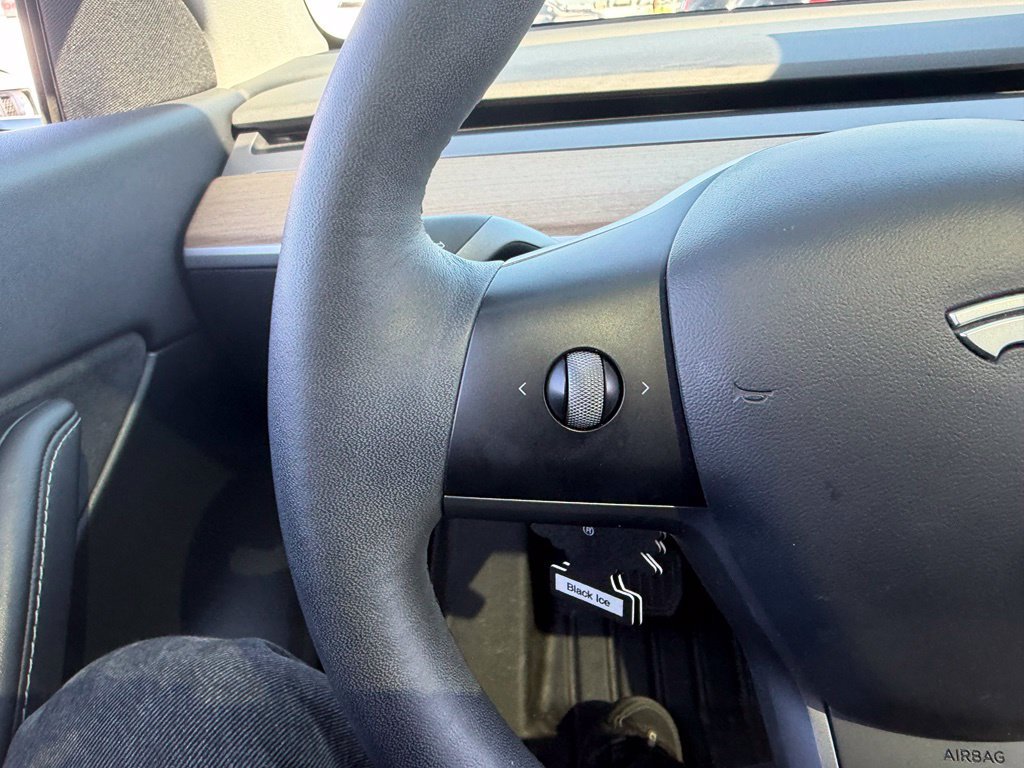 Used 2021 Tesla Model Y Long Range AWD/4WD image 7