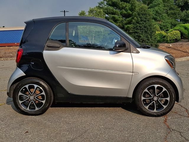 Used 2016 smart fortwo passion RWD image 12