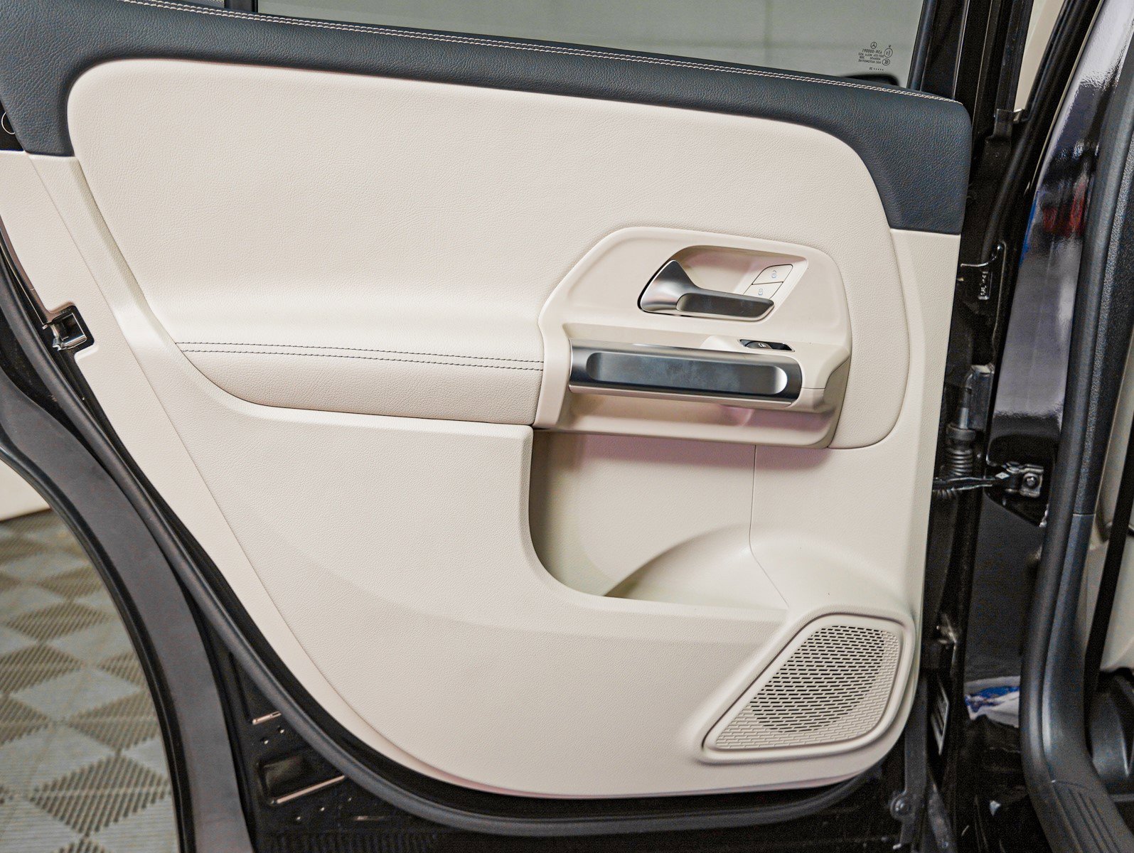 New 2025 Mercedes-Benz GLB 250 image 24