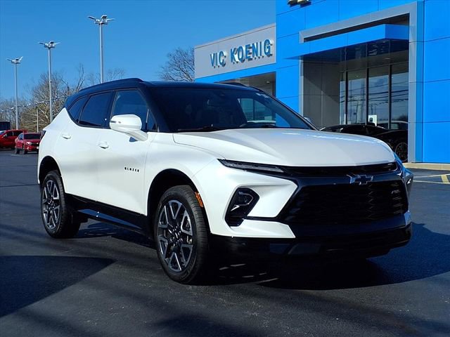Used 2023 Chevrolet Blazer RS FWD image 2