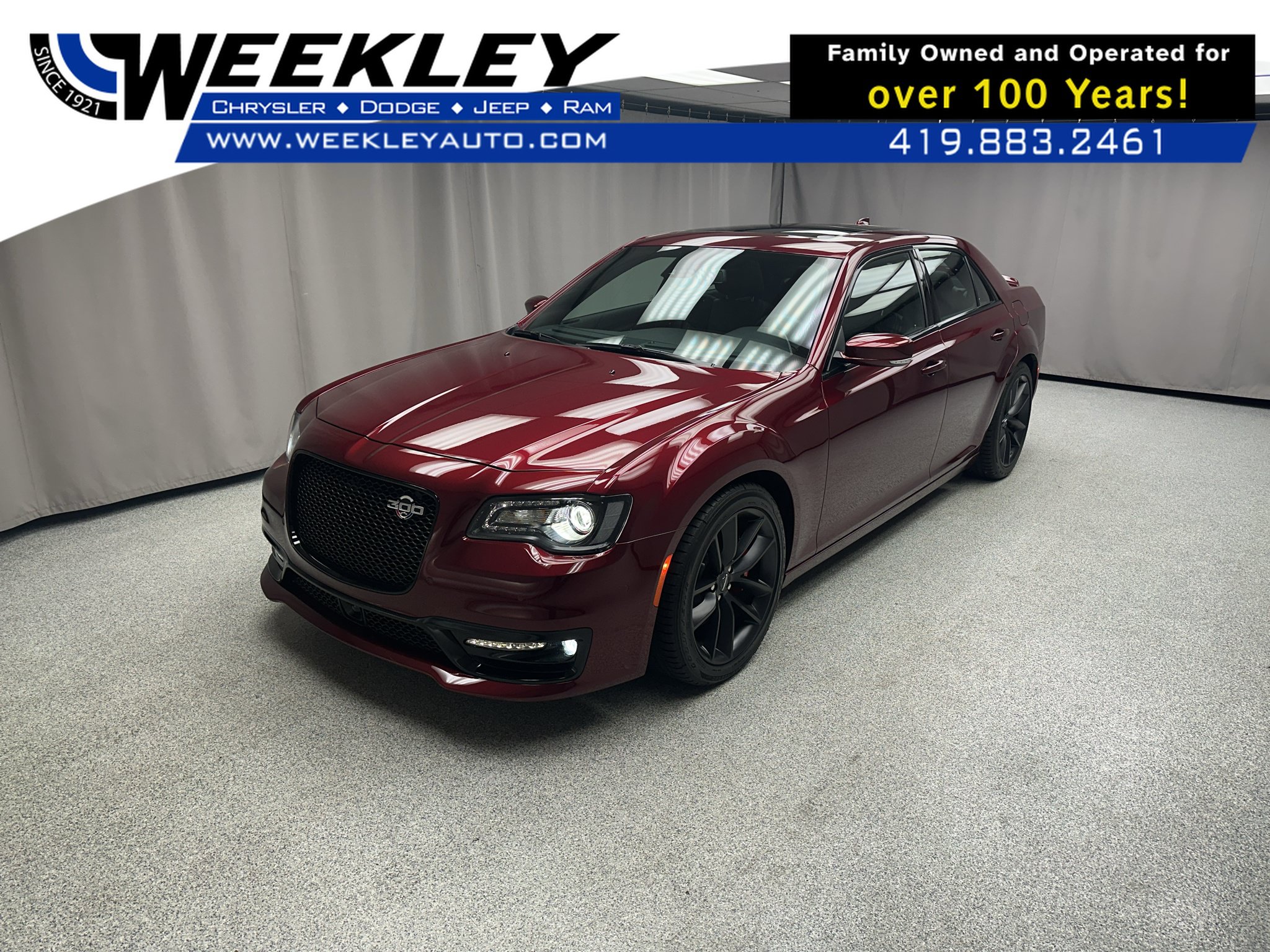 Used 2023 Chrysler 300 C RWD image 1