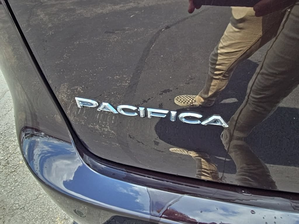 Used 2017 Chrysler Pacifica Touring-L Plus w/ Tire & Wheel Group FWD image 5