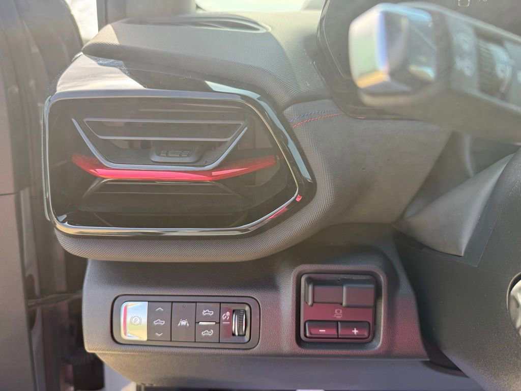 Used 2025 Chevrolet Silverado EV RST image 36