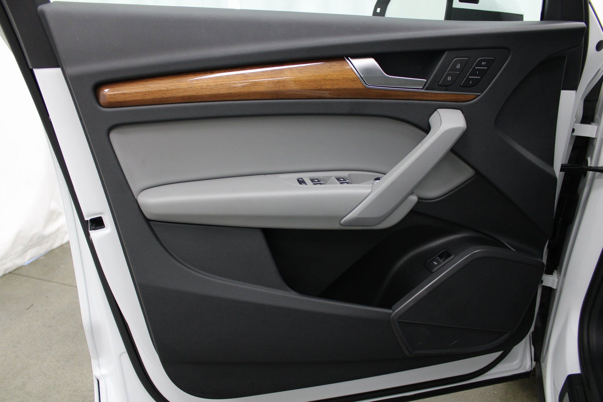 Used 2022 Audi Q5 2.0T Premium w/ Convenience Package image 12