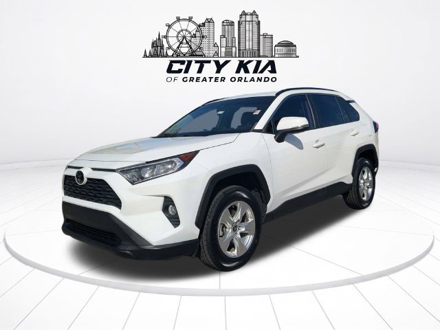 Used 2021 Toyota RAV4 XLE w/ Convenience Package FWD image 2