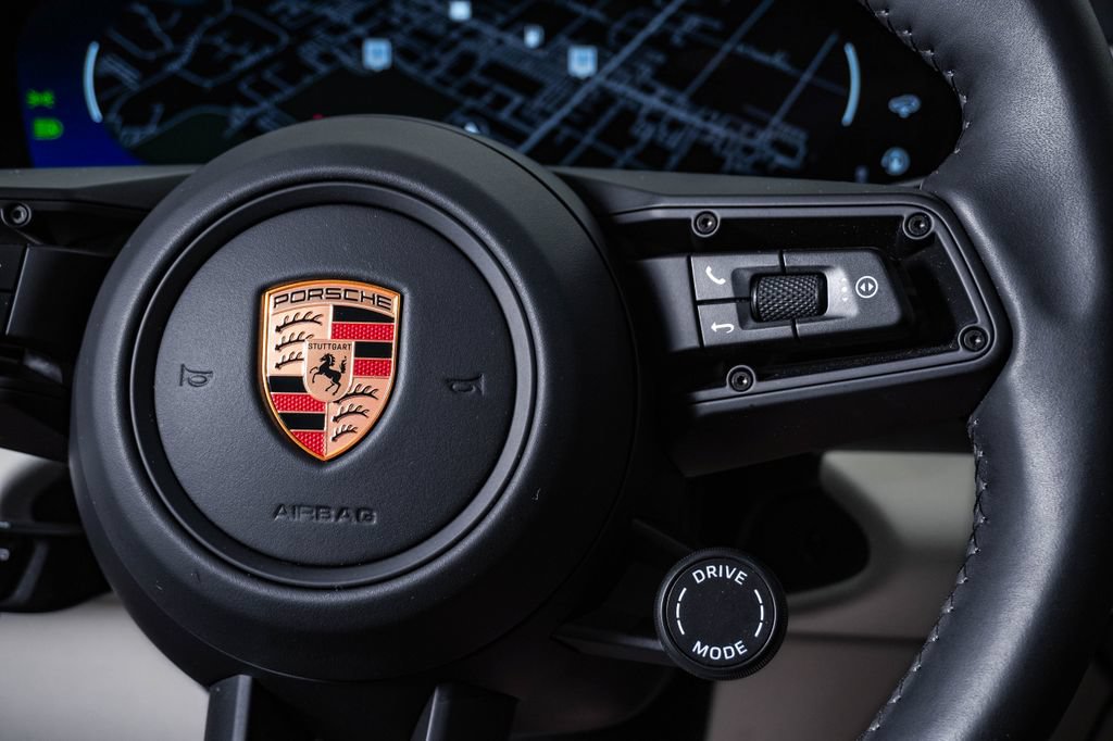 Certified 2025 Porsche Macan 4S Electric AWD/4WD image 19