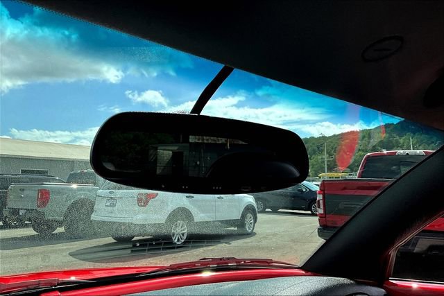 Used 2004 Chevrolet SSR w/ Preferred Equipment Group image 23